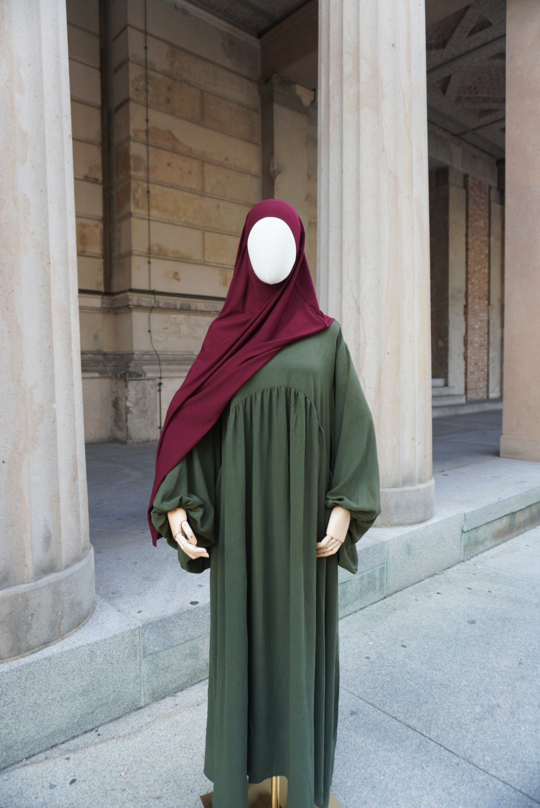Abaya Almas armeegrün
